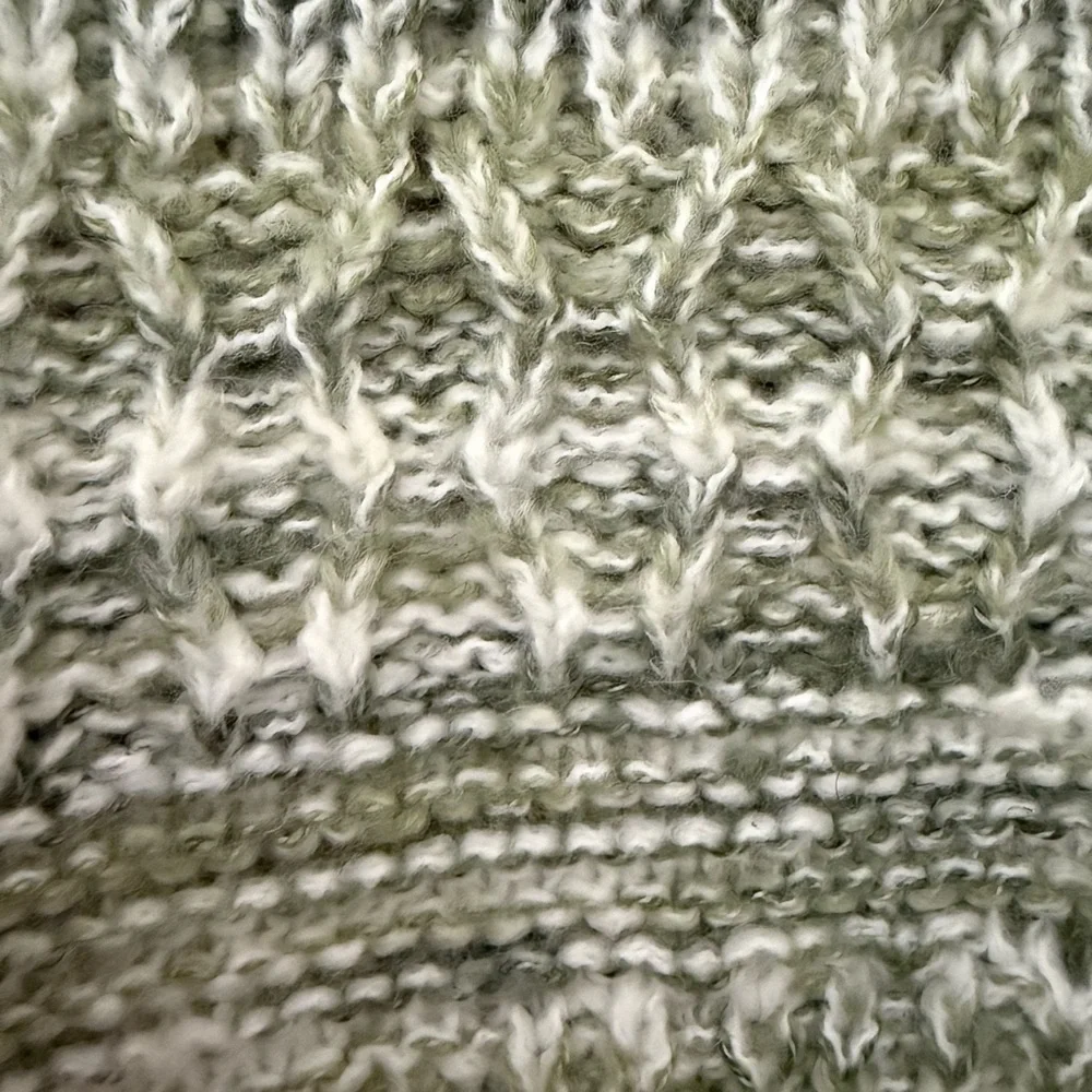 Universal Thread Women's Crewneck Pullover Sweater Green. Size L